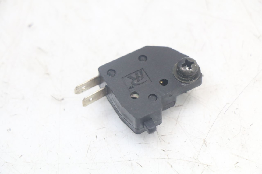 photo de INTERRUPTOR DE LUZ DE FREIO DIREITO KYMCO AGILITY 4T 50 (2018 - 2022) - Detalhe da peça