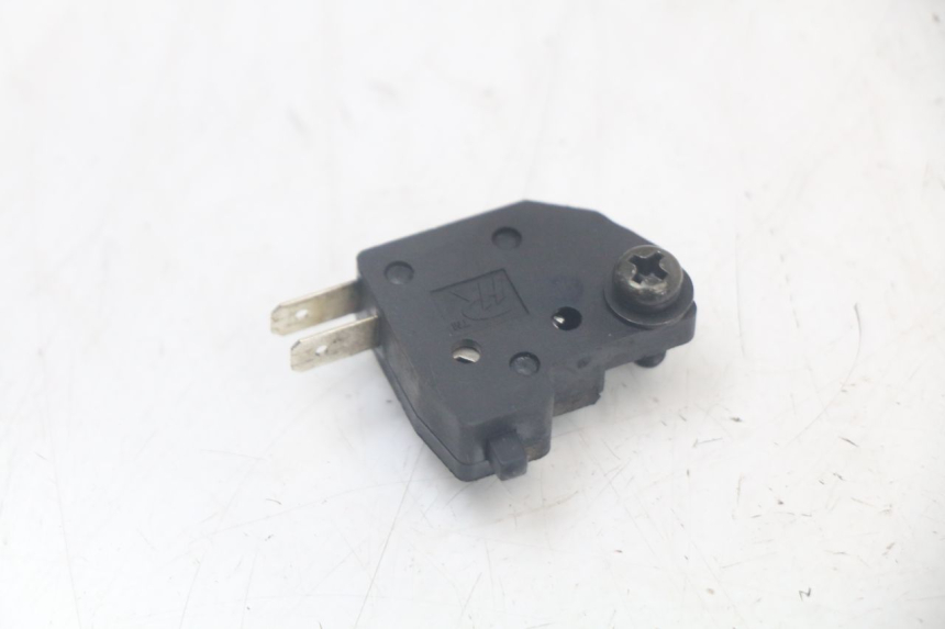 photo de INTERRUPTOR DE LUZ DE FREIO DIREITO KYMCO AGILITY 4T 50 (2018 - 2022) - Detalhe da peça