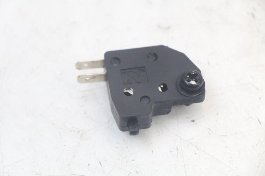photo de INTERRUPTOR DE LUZ DE FREIO DIREITO KYMCO AGILITY 4T 50 (2018 - 2022) - Detalhe da peça