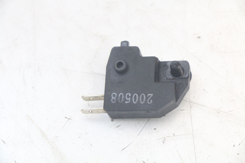 photo de INTERRUPTOR DE LUZ DE FREIO DIREITO KYMCO AGILITY 4T 50 (2018 - 2022) - Zoom do estado de desgaste