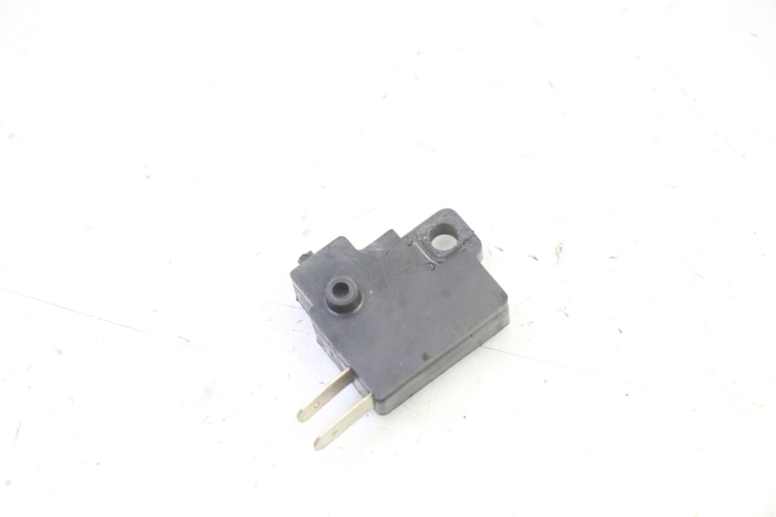 photo de INTERRUPTOR DE LUZ DE FREIO DIREITO KYMCO AGILITY 4T 50 (2005 - 2018) - Zoom do estado de desgaste