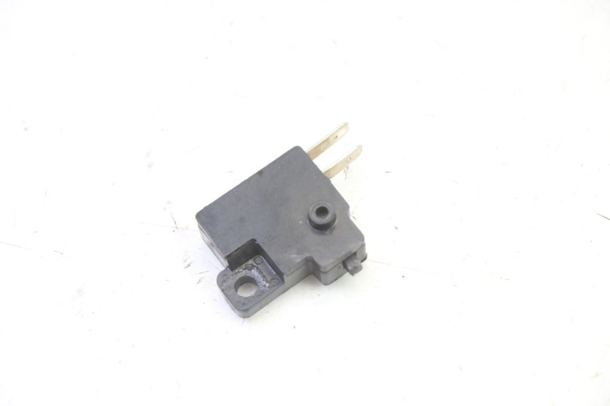 photo de INTERRUPTOR DE LUZ DE FREIO DIREITO KYMCO AGILITY 4T 50 (2005 - 2018) - Outro ângulo de visão