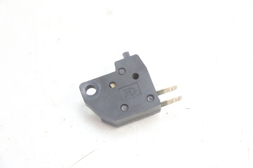 photo de INTERRUPTOR DE LUZ DE FREIO DIREITO KYMCO AGILITY 4T 50 (2005 - 2018) - Vista principal