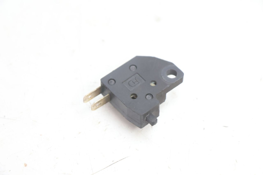 photo de INTERRUPTOR DE LUZ DE FREIO DIREITO KYMCO AGILITY 4T 50 (2005 - 2018) - Detalhe da peça
