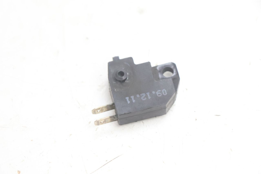 photo de INTERRUPTOR DE LUZ DE FREIO DIREITO KYMCO AGILITY 4T 50 (2005 - 2018) - Zoom do estado de desgaste