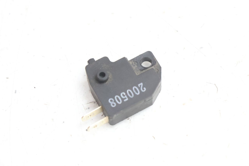 photo de INTERRUPTOR DE LUZ DE FREIO DIREITO KYMCO AGILITY CITY 16P 125 (2015 - 2024) - Zoom do estado de desgaste