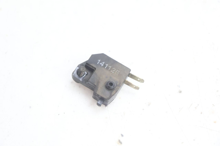 photo de INTERRUPTOR DE LUZ DE FREIO DIREITO KYMCO AGILITY CITY 2T 50 (2008 - 2016) - Outro ângulo de visão
