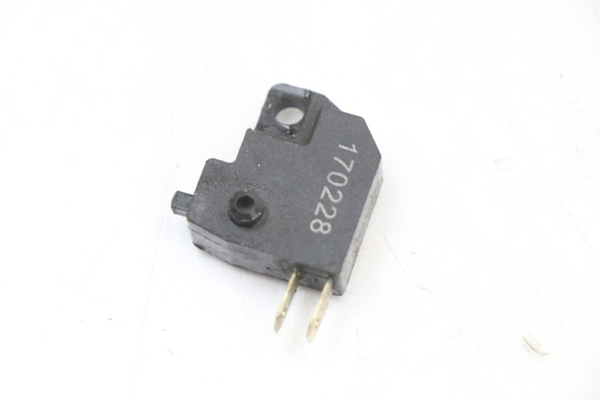 photo de INTERRUPTOR DE LUZ DE FREIO DIREITO KYMCO AGILITY FR 2T 50 (2012 - 2017) - Detalhe da peça