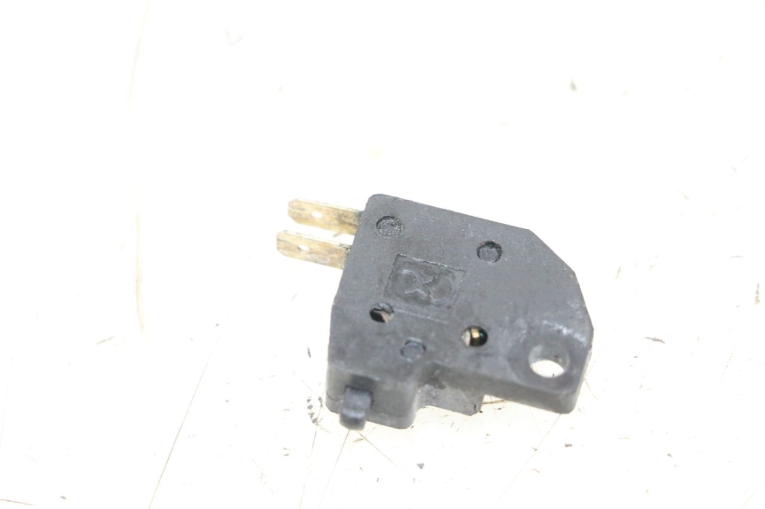 photo de INTERRUPTOR DE LUZ DE FREIO DIREITO KYMCO AGILITY FR 2T 50 (2012 - 2017) - Zoom do estado de desgaste