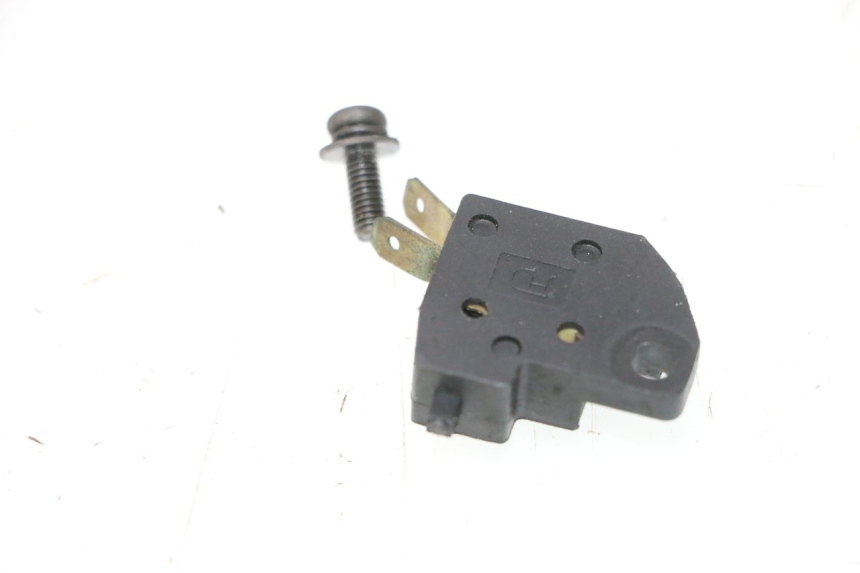 photo de INTERRUPTOR DE LUZ DE FREIO DIREITO KYMCO AGILITY FR 2T 50 (2012 - 2017) - Detalhe da peça