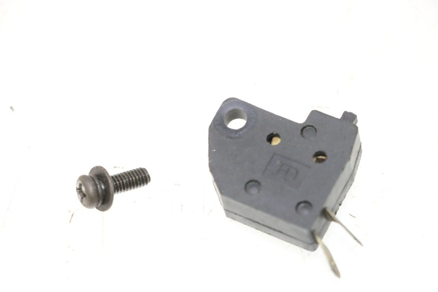 photo de INTERRUPTOR DE LUZ DE FREIO DIREITO KYMCO AGILITY FR 2T 50 (2012 - 2017) - Zoom do estado de desgaste