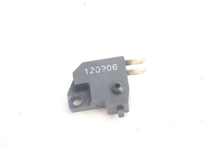photo de INTERRUPTOR DE LUZ DE FREIO DIREITO KYMCO AGILITY FR 2T 50 (2012 - 2017) - Detalhe da peça