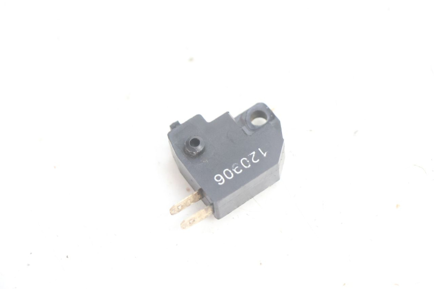 photo de INTERRUPTOR DE LUZ DE FREIO DIREITO KYMCO AGILITY FR 2T 50 (2012 - 2017) - Outro ângulo de visão