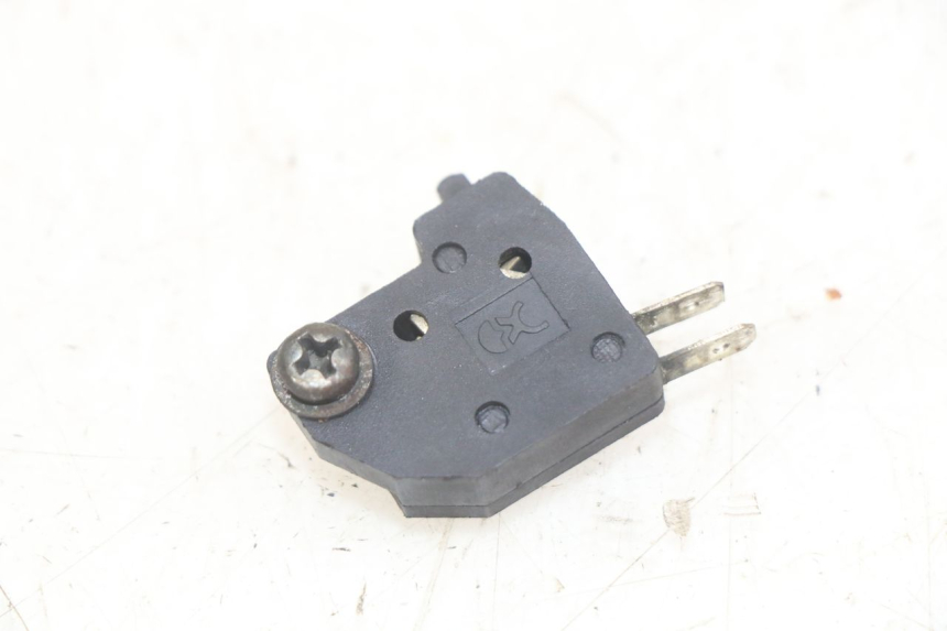 photo de INTERRUPTOR DE LUZ DE FREIO DIREITO KYMCO AGILITY NAKED RENOUVO 2T 50 (2011 - 2018) - Vista principal