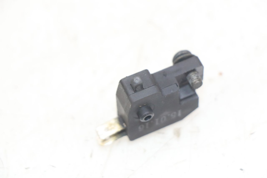photo de INTERRUPTOR DE LUZ DE FREIO DIREITO KYMCO AGILITY NAKED RENOUVO 2T 50 (2011 - 2018) - Zoom do estado de desgaste