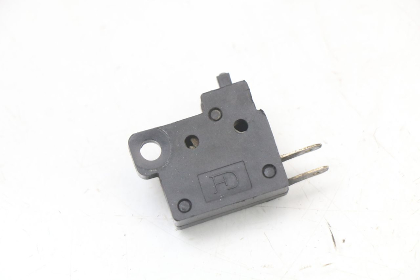 photo de INTERRUPTOR DE LUZ DE FREIO DIREITO KYMCO AGILITY RS 4T 50 (2009 - 2013) - Zoom do estado de desgaste