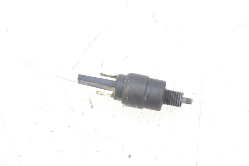 photo de INTERRUPTOR DE LUZ DE FREIO DIREITO APRILIA ATLANTIC 500 (2002 - 2003) - Detalhe da peça