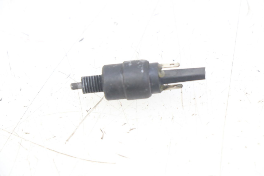 photo de INTERRUPTOR DE LUZ DE FREIO DIREITO APRILIA ATLANTIC 500 (2002 - 2003) - Zoom do estado de desgaste