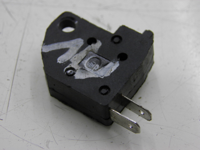 photo de INTERRUPTOR DE LUZ DE FREIO DIREITO BHM REVENGER 50 (2009 - 2015) - Vista principal