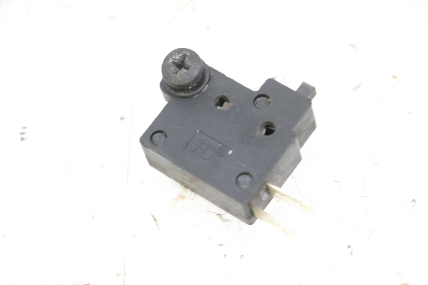 photo de INTERRUPTOR DE LUZ DE FREIO DIREITO MAG POWER BOMBERS 4T 50 (2016 - 2026) - Vista principal