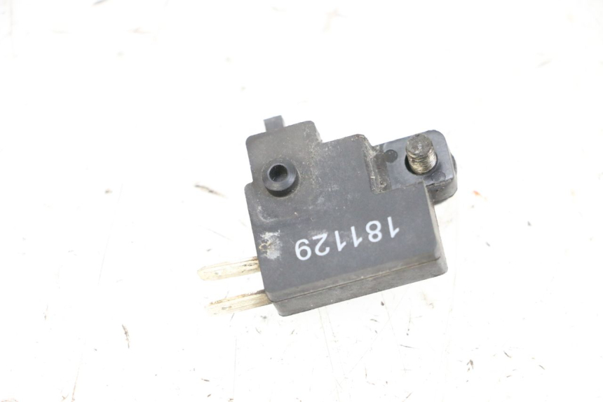photo de INTERRUPTOR DE LUZ DE FREIO DIREITO MAG POWER BOMBERS 4T 50 (2016 - 2026) - Detalhe da peça