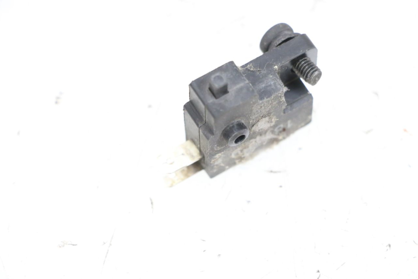 photo de INTERRUPTOR DE LUZ DE FREIO DIREITO MAG POWER BOMBERS 4T 50 (2016 - 2026) - Zoom do estado de desgaste