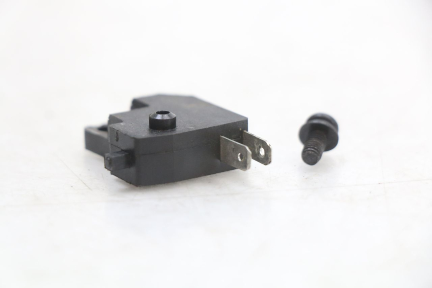 photo de INTERRUPTOR DE LUZ DE FREIO DIREITO TNT MOTOR BOSTON 4T 50 (2018 - 2025) - Vista principal