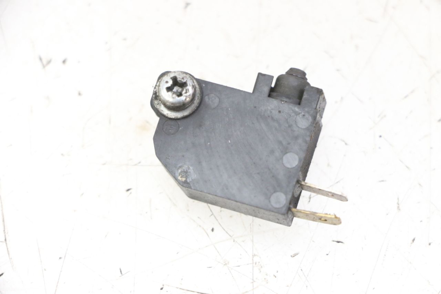 photo de INTERRUPTOR DE LUZ DE FREIO DIREITO SUZUKI BURGMAN 125 (2015 - 2017) - Detalhe da peça