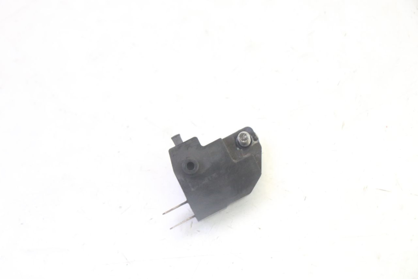 photo de INTERRUPTOR DE LUZ DE FREIO DIREITO SUZUKI BURGMAN 125 (2007 - 2014) - Zoom do estado de desgaste