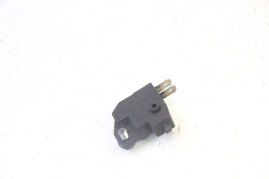 photo de INTERRUPTOR DE LUZ DE FREIO DIREITO SUZUKI BURGMAN 125 (2007 - 2014) - Outro ângulo de visão