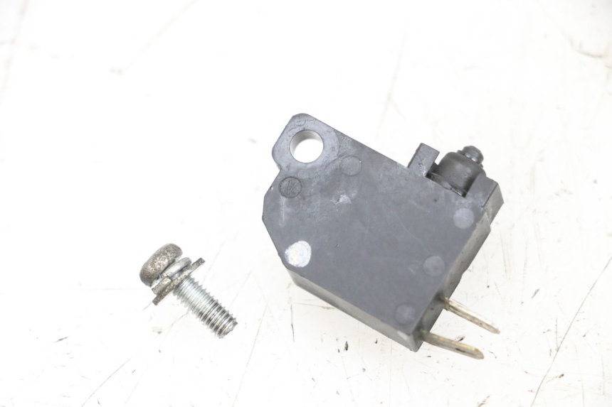 photo de INTERRUPTOR DE LUZ DE FREIO DIREITO SUZUKI BURGMAN 650 (2013 - 2020) - Detalhe da peça
