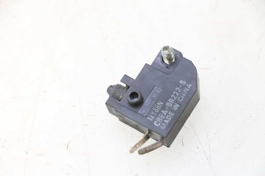 photo de INTERRUPTOR DE LUZ DE FREIO DIREITO SUZUKI BURGMAN 125 (2007 - 2014) - Detalhe da peça