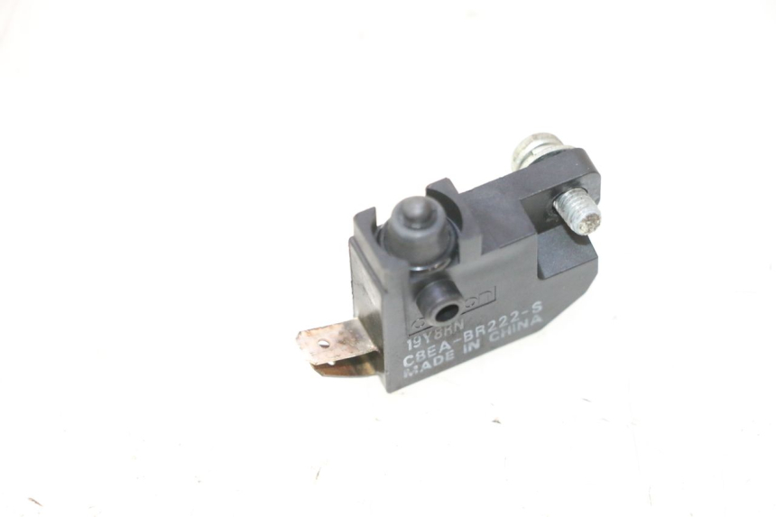 photo de INTERRUPTOR DE LUZ DE FREIO DIREITO SUZUKI BURGMAN 125 (2007 - 2014) - Outro ângulo de visão