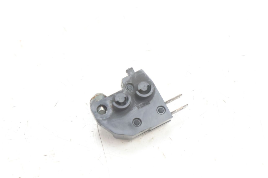 photo de INTERRUPTOR DE LUZ DE FREIO DIREITO SUZUKI BURGMAN 125 (2007 - 2014) - Zoom do estado de desgaste