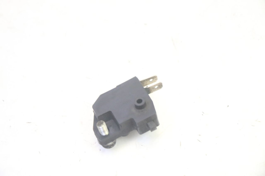 photo de INTERRUPTOR DE LUZ DE FREIO DIREITO SUZUKI BURGMAN EXECUTIVE ABS 650 (2006 - 2012) - Outro ângulo de visão