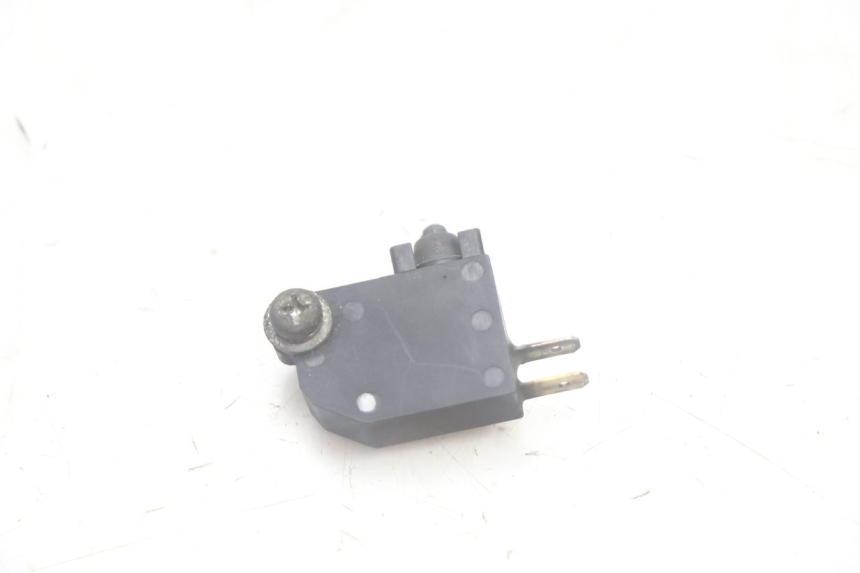 photo de INTERRUPTOR DE LUZ DE FREIO DIREITO SUZUKI BURGMAN EXECUTIVE ABS 650 (2006 - 2012) - Vista principal