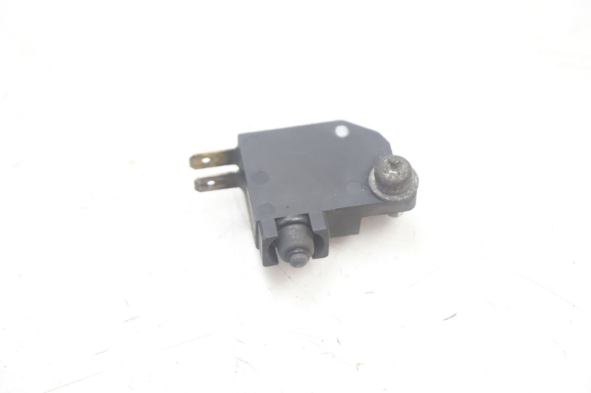 photo de INTERRUPTOR DE LUZ DE FREIO DIREITO SUZUKI BURGMAN EXECUTIVE ABS 650 (2006 - 2012) - Detalhe da peça