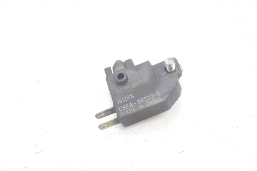 photo de INTERRUPTOR DE LUZ DE FREIO DIREITO SUZUKI BURGMAN EXECUTIVE ABS 650 (2006 - 2012) - Zoom do estado de desgaste