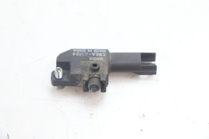 photo de INTERRUPTOR DE LUZ DE FREIO DIREITO BMW C SPORT 650 (2015 - 2021) - Outro ângulo de visão