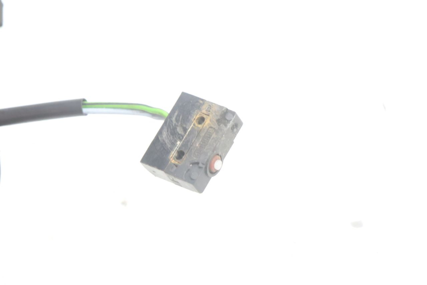 photo de INTERRUPTOR DE LUZ DE FREIO DIREITO BMW C1 125 (2000 - 2003) - Zoom do estado de desgaste