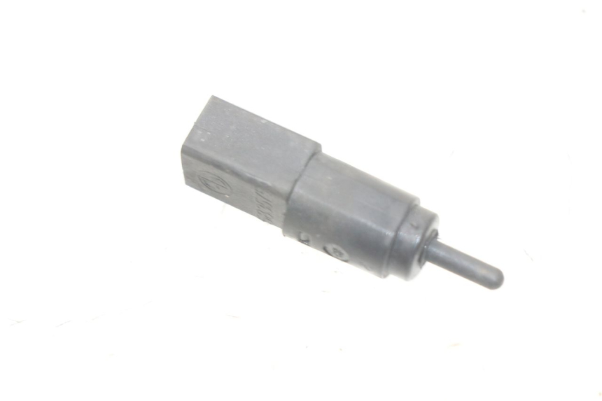 photo de INTERRUPTOR DE LUZ DE FREIO DIREITO PIAGGIO CARNABY 125 (2007 - 2011) - Vista principal