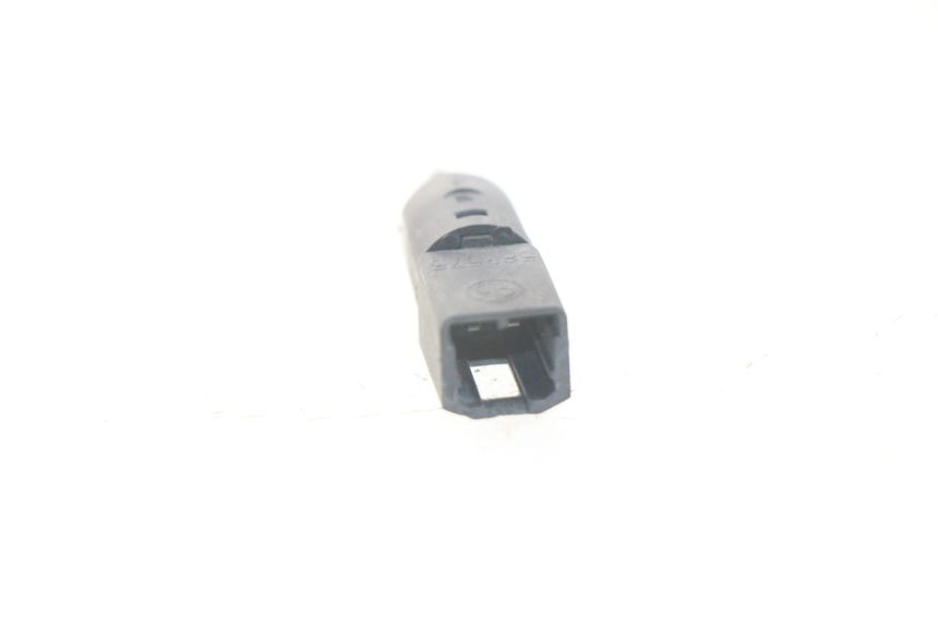 photo de INTERRUPTOR DE LUZ DE FREIO DIREITO PIAGGIO CARNABY 125 (2007 - 2011) - Detalhe da peça