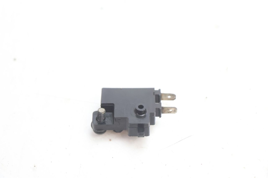 photo de CONTATO DE LUZ DE FREIO DIREITA HONDA CB F HORNET 600 (2005 - 2006) - Outro ângulo de visão
