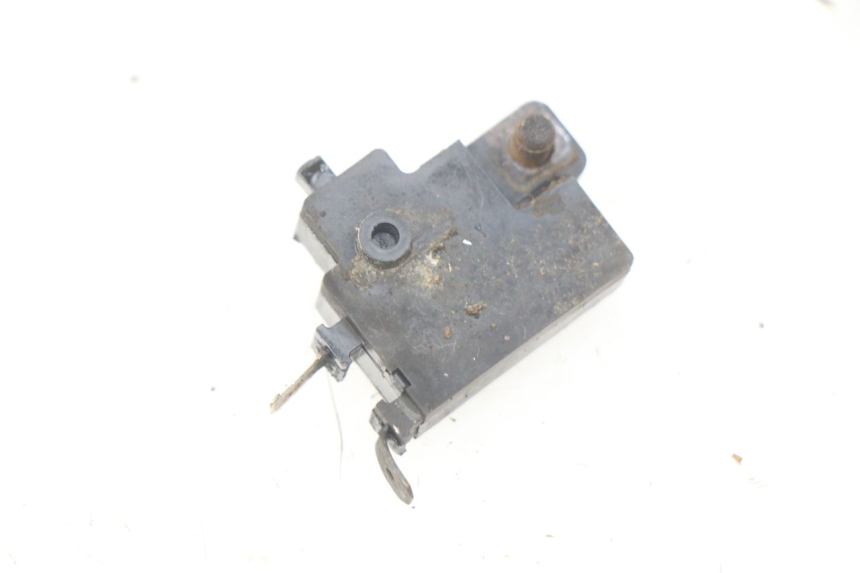 photo de INTERRUPTOR DE LUZ DE FREIO DIREITO HONDA CBR RR FIREBLADE 900 (1992 - 1994) - Zoom do estado de desgaste