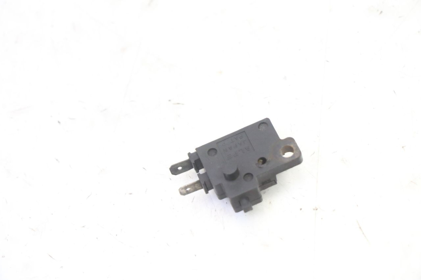 photo de INTERRUPTOR DE LUZ DE FREIO DIREITO HONDA CBR RR FIREBLADE 900 (1992 - 1994) - Detalhe da peça