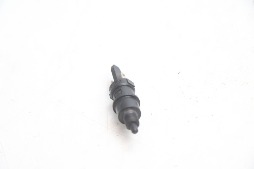 photo de CONTATO DE LUZ DE FREIO DIREITA HM HONDA CRM DERAPAGE RR 50 (2006 - 2017) - Zoom do estado de desgaste