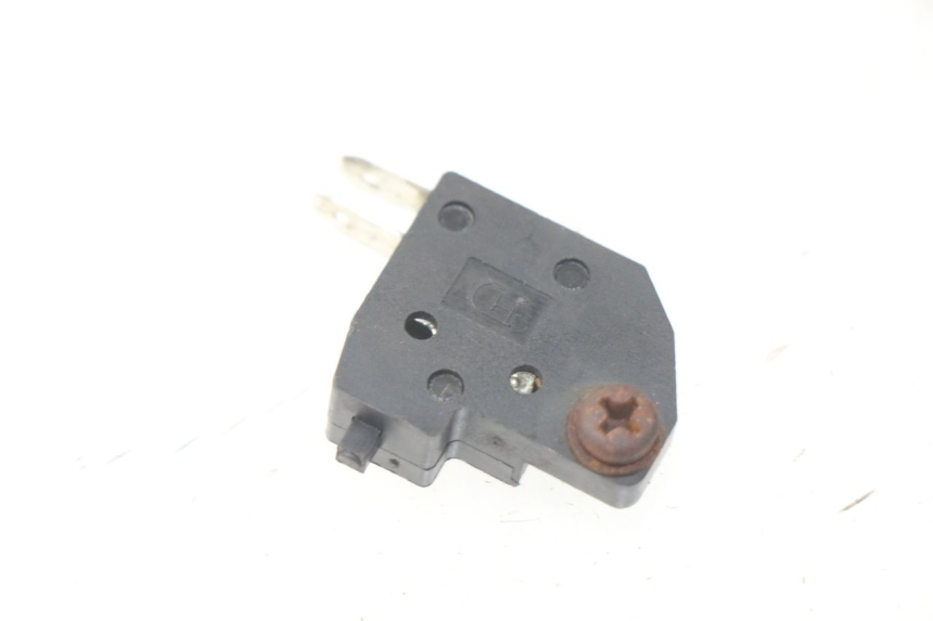 photo de INTERRUPTOR DE LUZ DE FREIO DIREITO SYM CROX 4T 50 (2016 - 2023) - Vista principal
