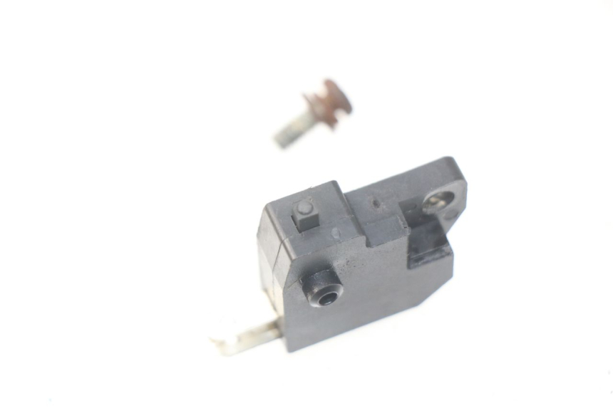 photo de INTERRUPTOR DE LUZ DE FREIO DIREITO SYM CROX 4T 50 (2016 - 2023) - Detalhe da peça