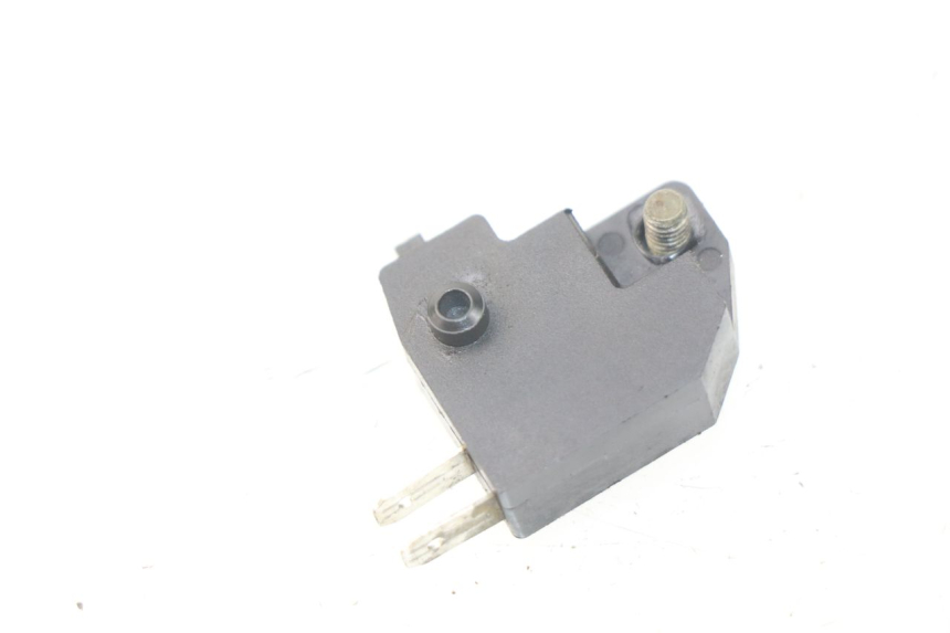 photo de INTERRUPTOR DE LUZ DE FREIO DIREITO SYM CROX 4T 50 (2016 - 2023) - Zoom do estado de desgaste