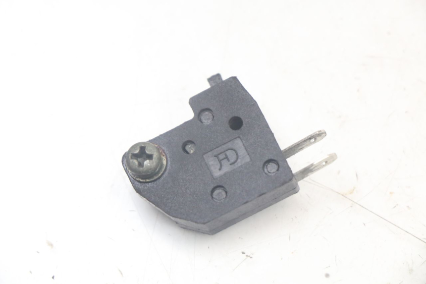 photo de INTERRUPTOR DE LUZ DE FREIO DIREITO SYM CROX 4T 50 (2016 - 2023) - Vista principal